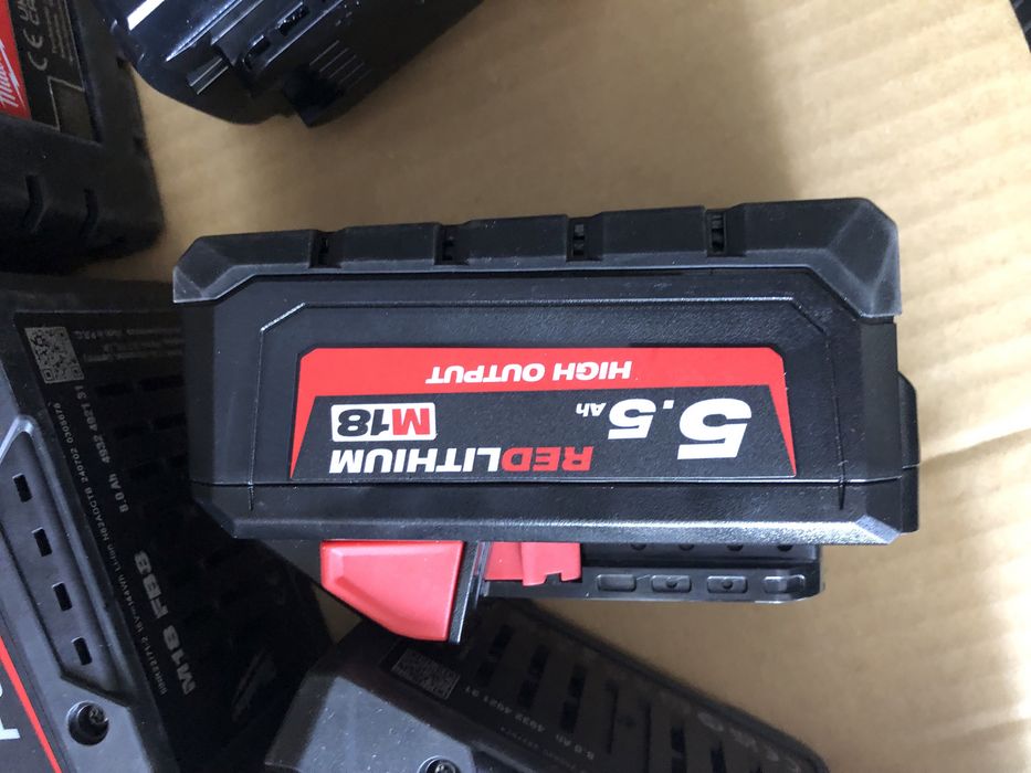Milwaukee baterii 8ah