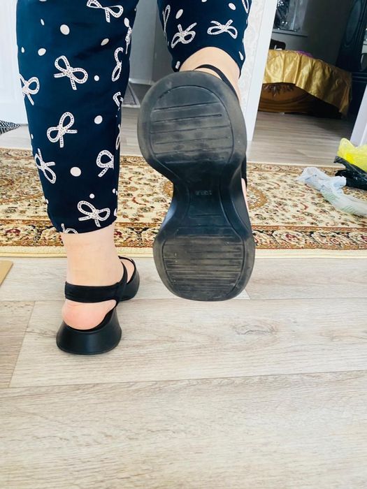 Продам сандалик оригиналь