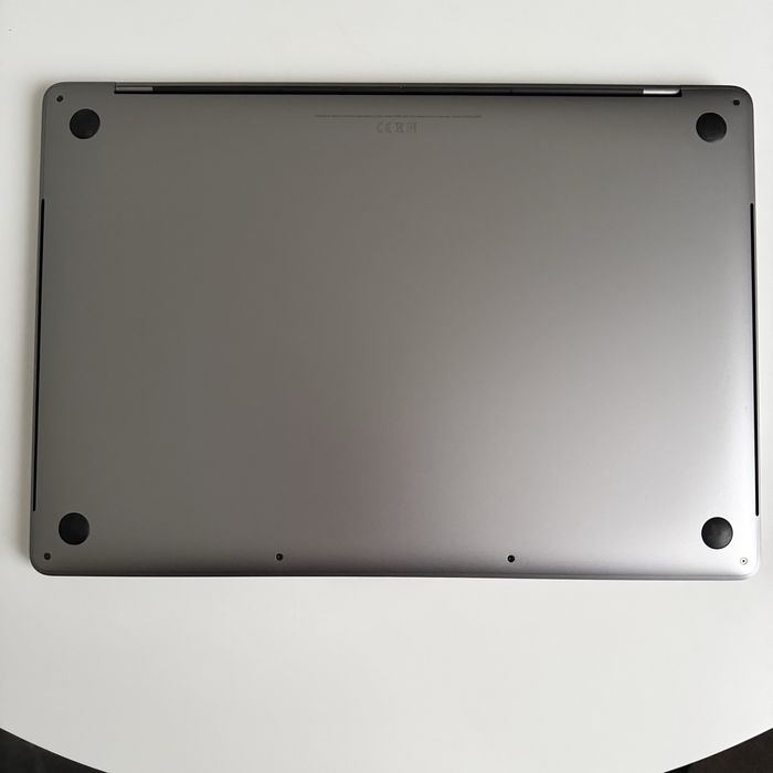 MacBook Pro 15 (2018) | VEGA 20 (4GB) | 32GB RAM | 2TB SSD | i9