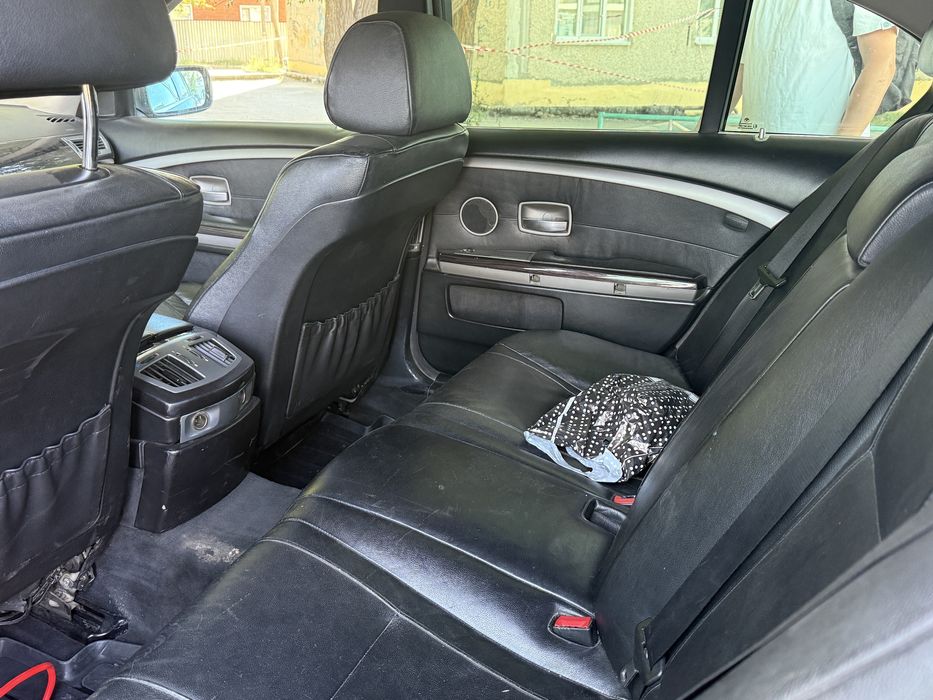 BMW 735i 2002 года
