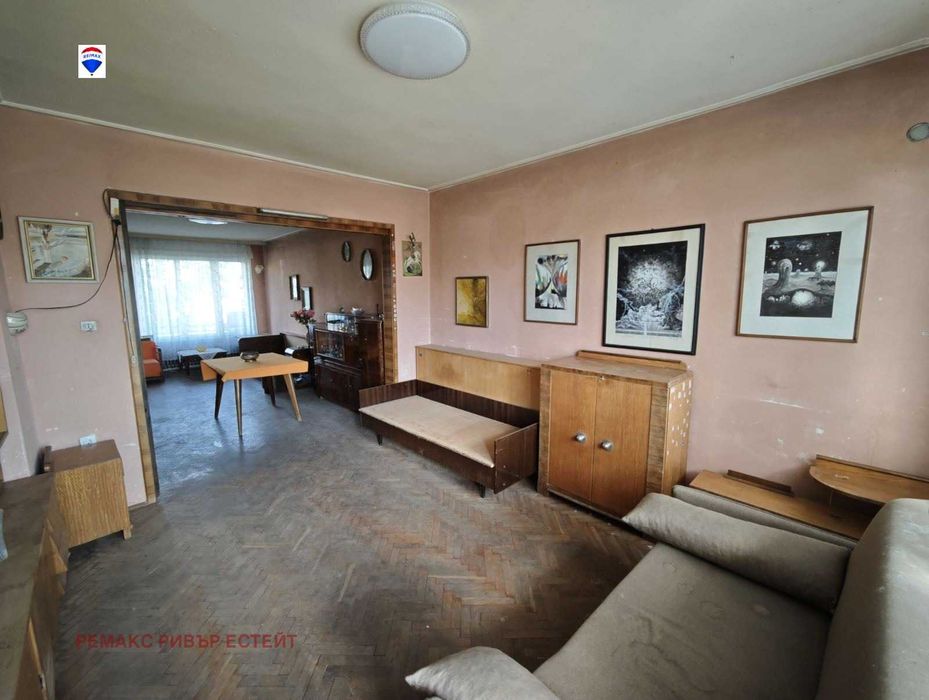 Тристаен апартамент за продаба кв. Широк център