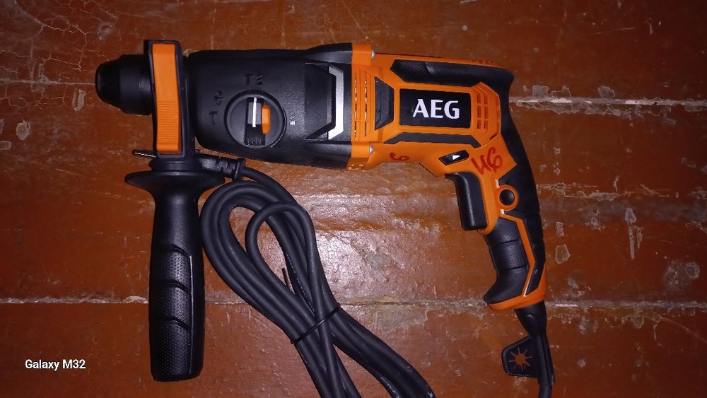 Перфаратор AEG KH 24 IE