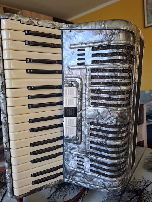 Acordeon Standard 80 Bași - Gri Sidefat, Stare Excelentă!