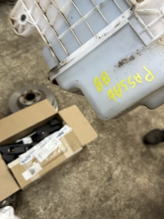 Казанче за течност чистачки с един изход Vw Passat 8 пасат 3q095548