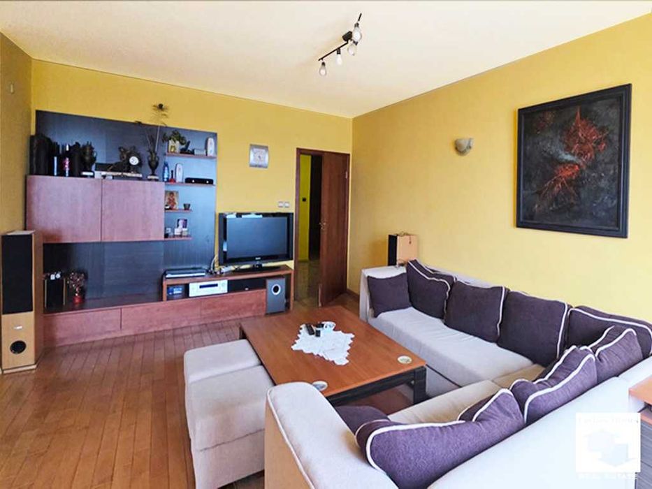 104993 Просторен тристаен апартамент до ОУ Емилиян Станев, В. Търново