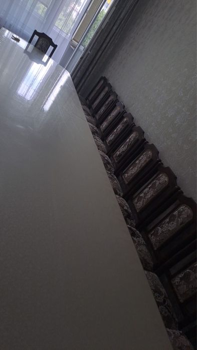 Стол со стульями