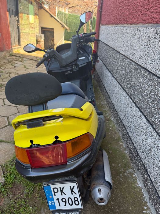 2 броя скутери 250 и 50 кубика