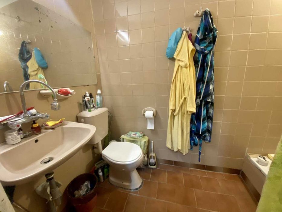 Тристаен апартамент в Изгрев с два гаража в цената!