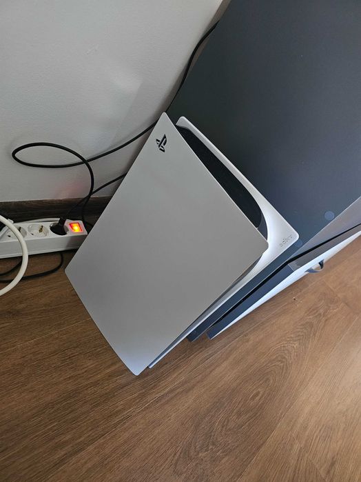 Продавам PlayStation 5 (Disc версия)!!!
