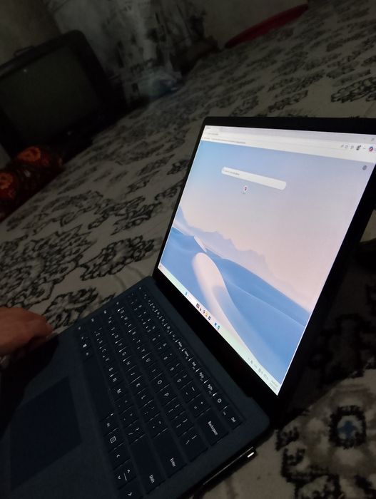 Noutbuk Surface core i5