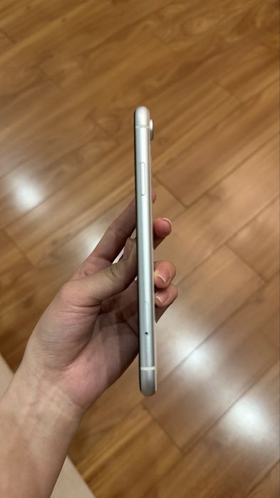 iPhone XR 128GB White
