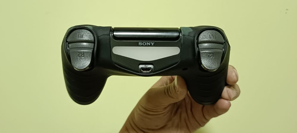 Срочно продам оригинал 100% геймпад для ps4 джойстик в хорошем состоян