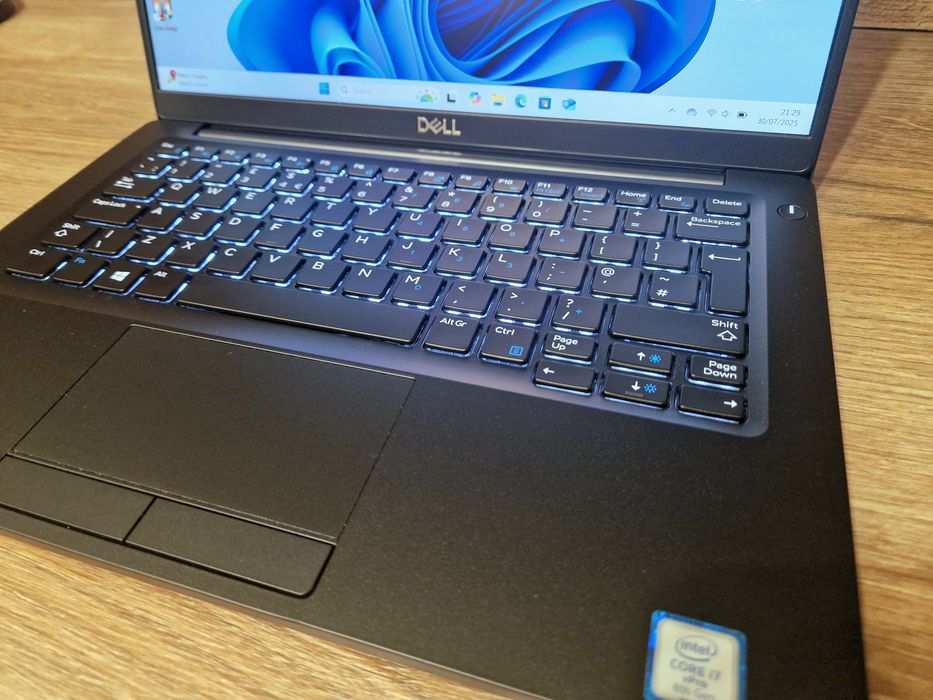 Dell Latitude 7390 13.3"  i7-8650U 1.9Ghz 8GB RAM 256GB SSD