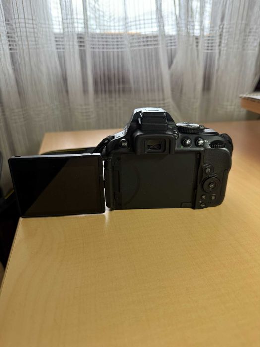 Nikon D 5300+ 18-55mm обектив почти нов