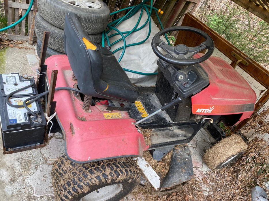 Tractoras tuns iarba Mtd