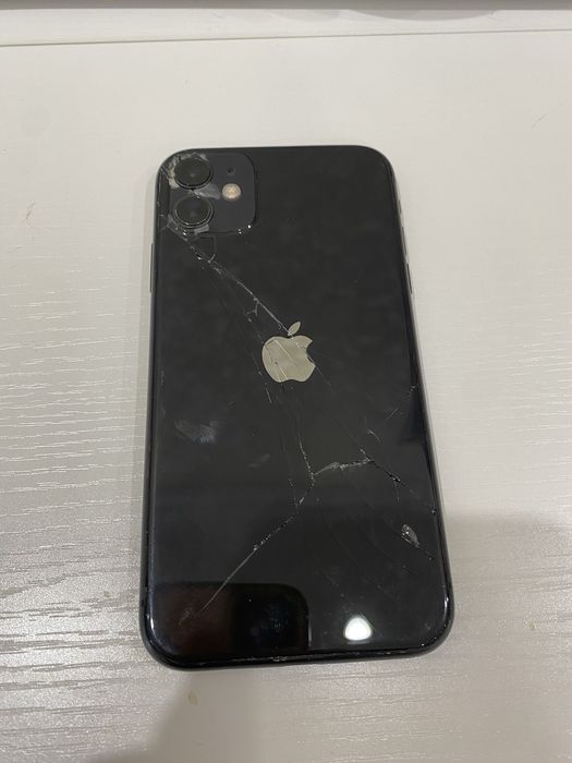 Iphone 11 в рабочем состояний , с коробкой
