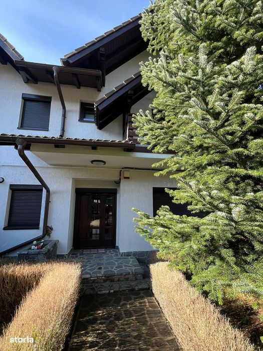 Vand vila Busteni, pozitie excelenta, vedere Cruce, toate utilitatile