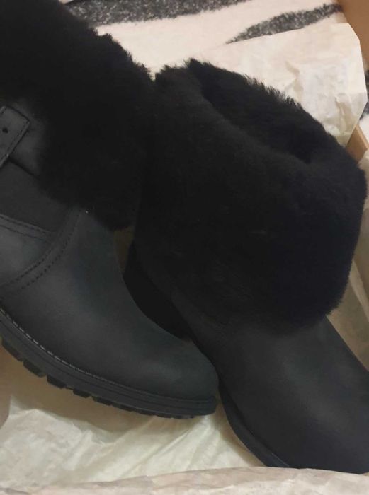 UGG AUSTRALIA № 36/37 – Водоустойчиви боти от ест. кожа и вълна нови