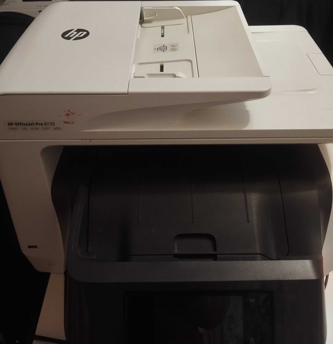 Vând imprimanta profesionala HP