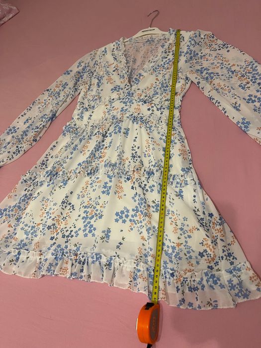 Рокля пролетна бяла на цветенца