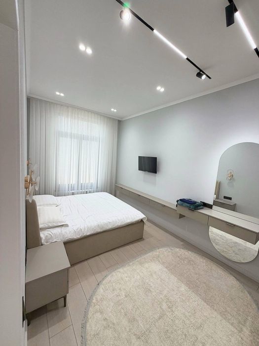 Продается 2 комнатная ЖК ROYAL HOUSE/ 3 окна/ 47м2+балкон