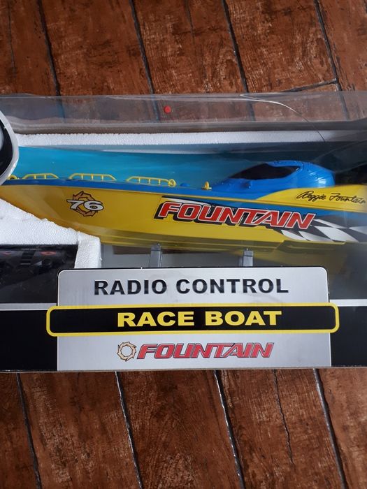 Радиоуправляемая гоночная лодка