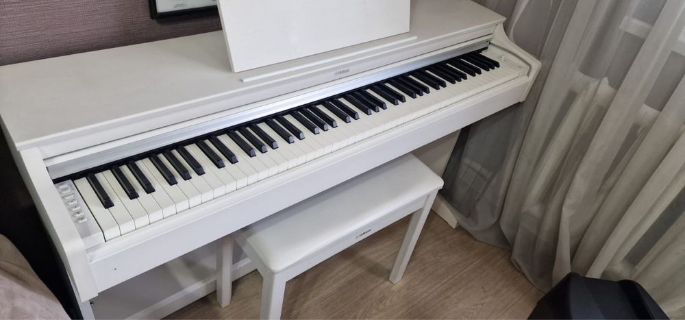 электронное фортепиано YAMAHA