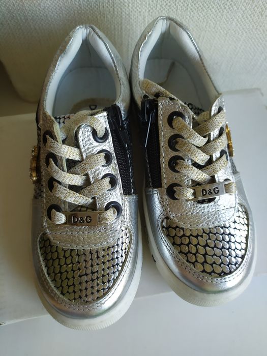 Кроссовки на девочек