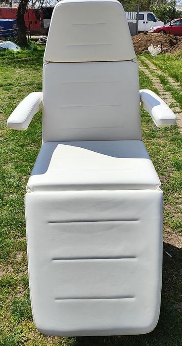 Професионален козметичен/медицински стол.