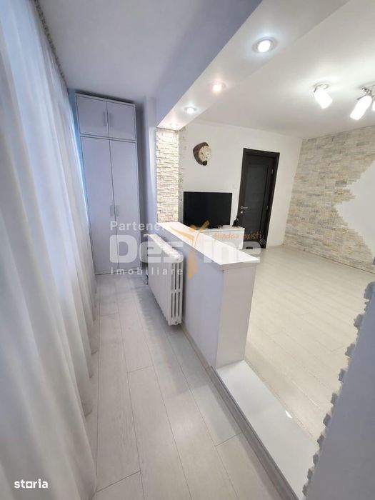 Apartament 3 Camere Semidecomandat  Mobilat