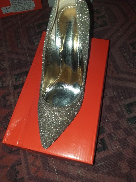 Туфли сотилади  36