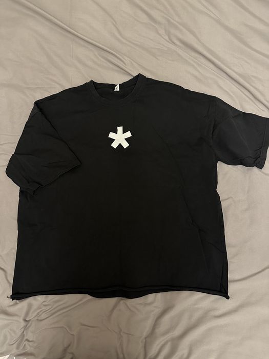 футболка черная.