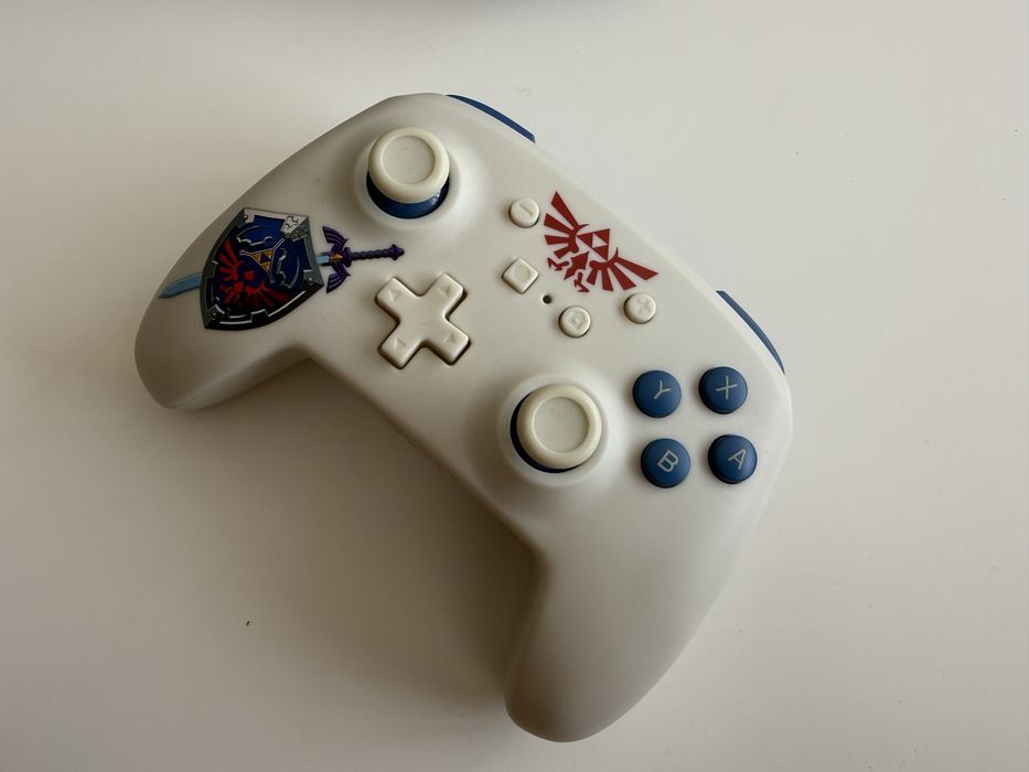 Nintendo Switch OLED Zelda Edition + 2 игри + Zelda Pro Controller + Калъф