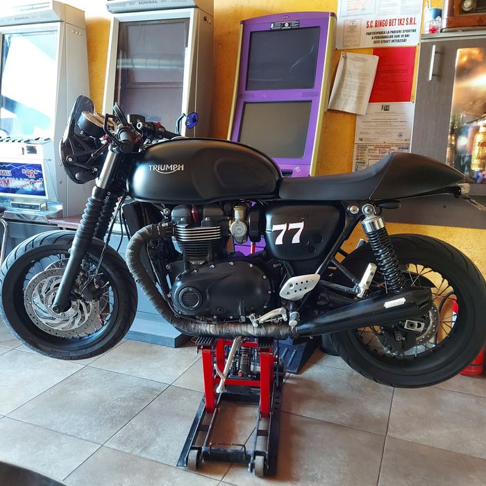 Triumph Thruxton 1200 custom An 2018 9500km