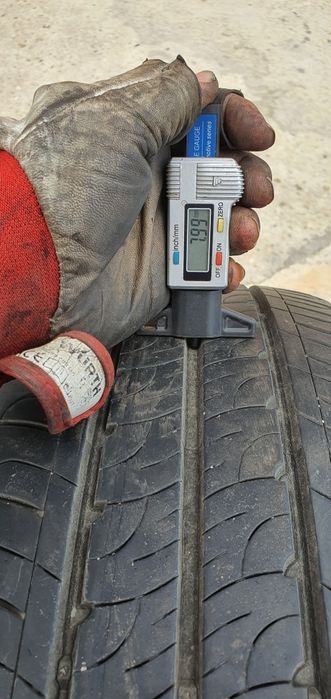 Гуми 2бр 215/65/15 с - 1бр - 110