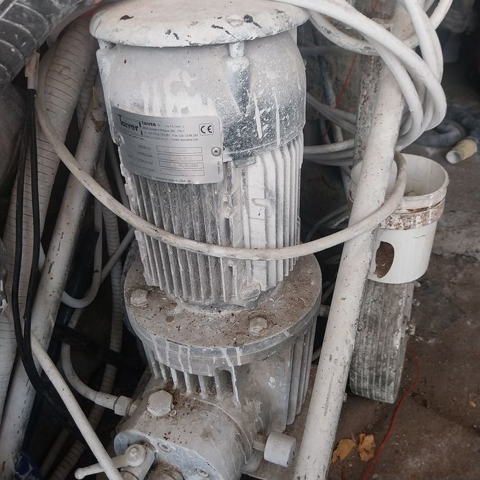 Vând pompe de lavabil