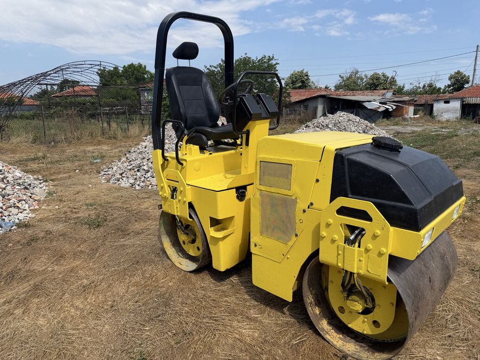 ВАЛЯК ПОД НАЕМ - Двубандажен вибрационен Dynapack CC102 - 2400кг