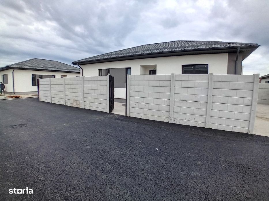 Case parter 4 camere, 380 mp, asfalt, toate utilitatile!