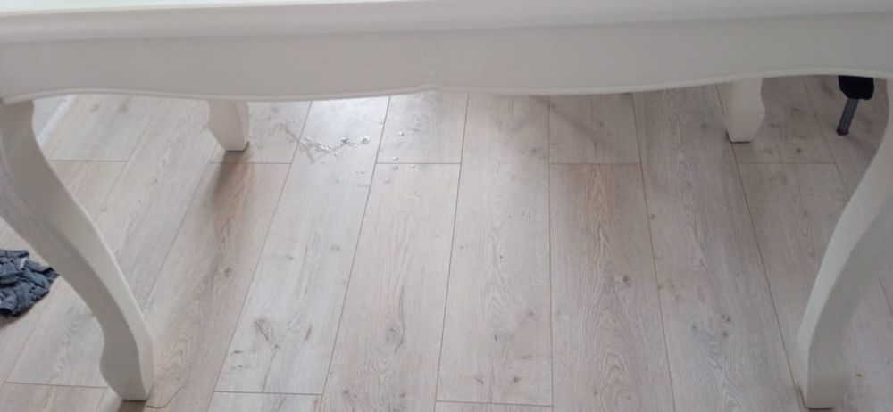 Продаю кухонный стол .