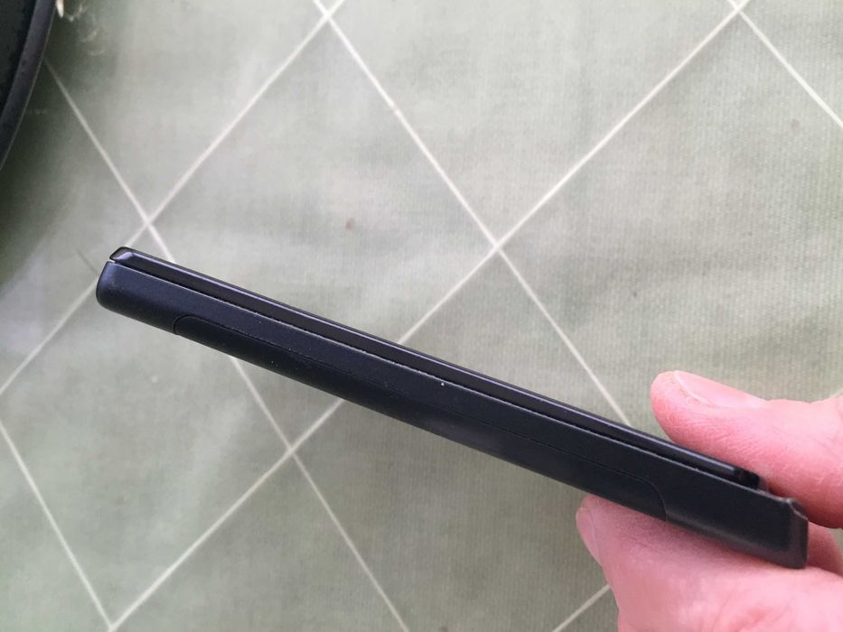 Продавам мобилен телефон NOKIA 700 ,цвят сив, с камера 5 МР