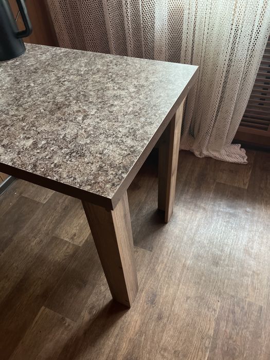 Стол со стульями