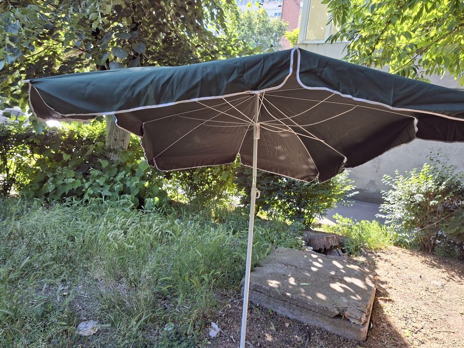Vând umbrelă de grădină