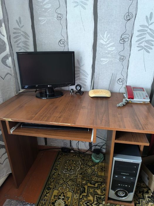 Продам компьютерный стол и компьютер