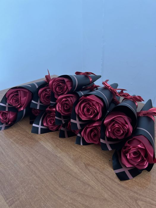 Атласные розы 8 марта