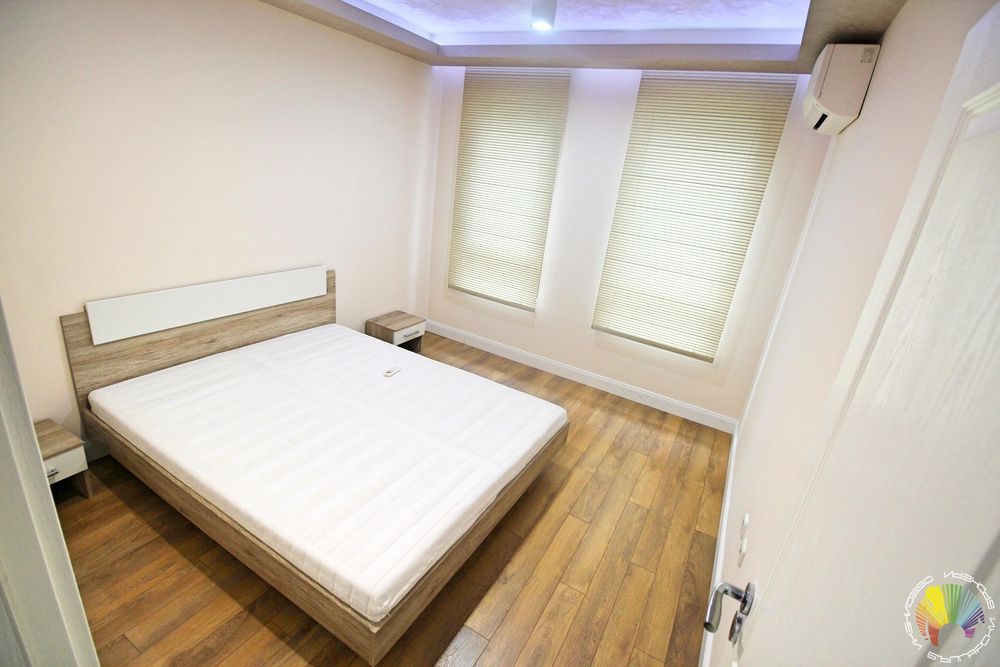 Дава се под наем Тристаен апартамент в Бургас, Център - 85 кв.м за 1200 € - Снимка #12