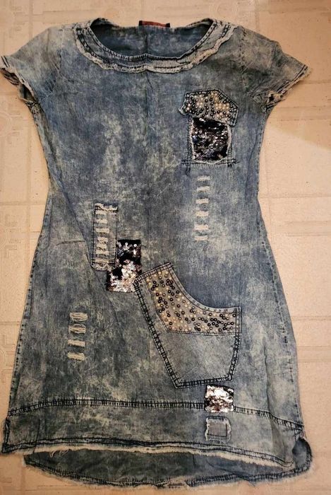 Различни модели рокли размер М