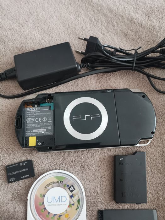 Игра PSP 2004 черно