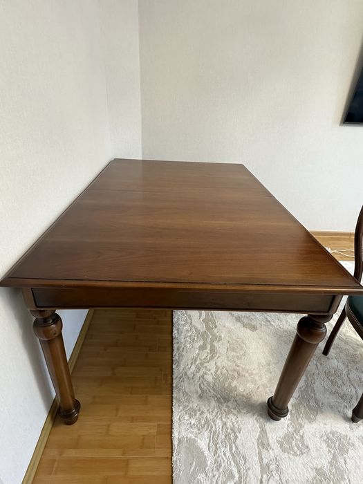 Стол гостевой деревянный