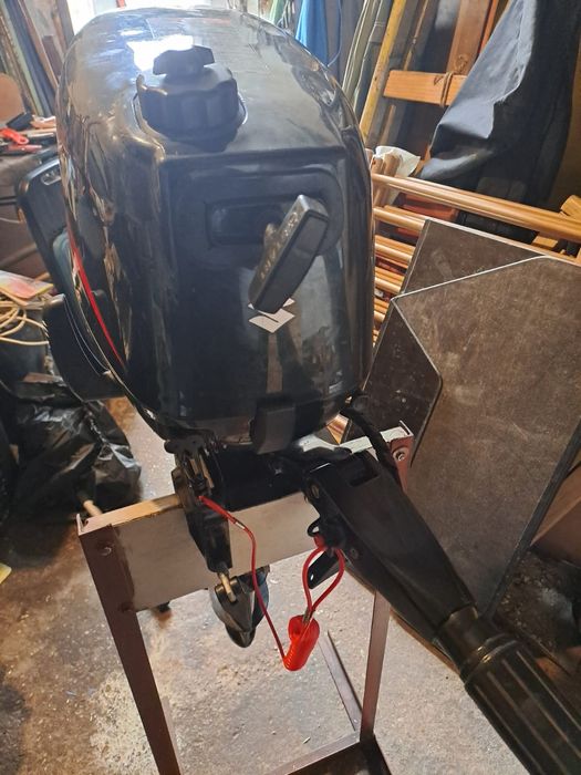 Suzuki 6hp 4 timpi  colantat cu 5 hp