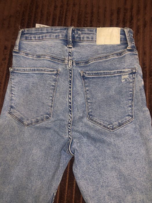 Pantaloni denim Bershka